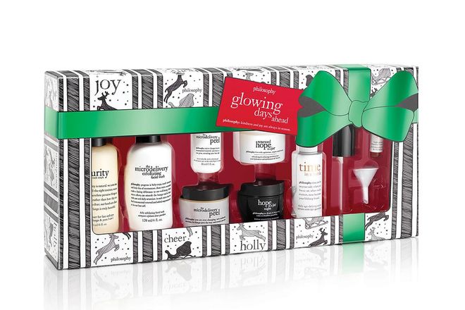 Give the gift of amazing skin with this comprehensive set which comprises of all of Philosophy’s essentials for a clarified, renewal complexion. We approve!