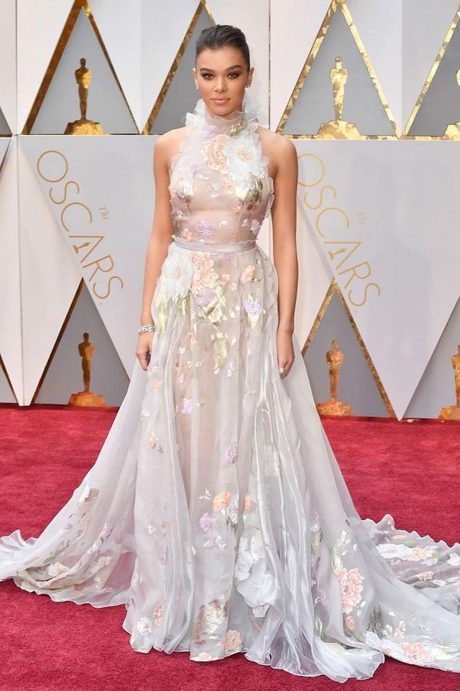 Hailee Steinfeld looked ultra-elegant yet romantic and whimsical as a presenter at last night's Academy Awards. Her Ralph & Russo Couture gown's high neck, ruffled back and sheer inset skirt with metallic appliques was an age-appropriate choice for the starlet, but the cut of the gown and her sleek hair and smokey eyes gave this younger A-lister a sophisticated side. 