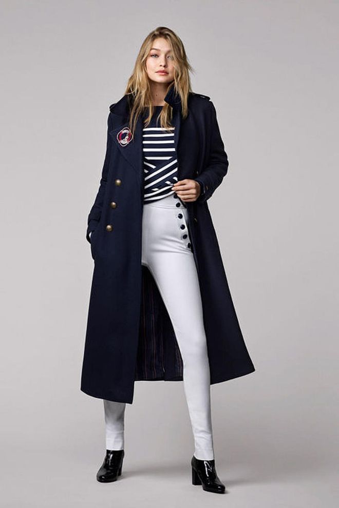 Long officer coat, striped jumper, high-waisted skinny jeans and elastic boots.