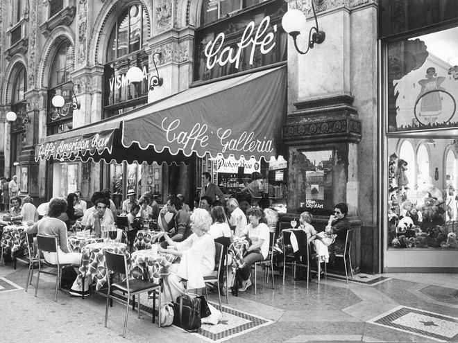 The design of Bar Luce echoes the architecture of Galleria Vittorio Emanuele in Milan. Here, a shot from the cafe in 1978.