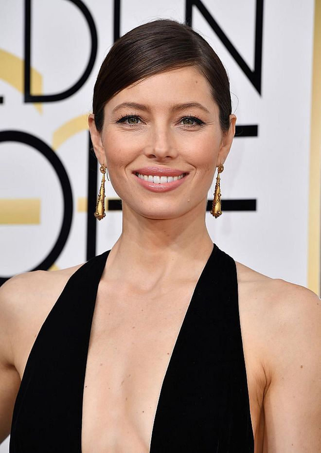No one pulls off a sleek side part and pink lips combo better than Jessica Biel. 

Photo: Getty Images