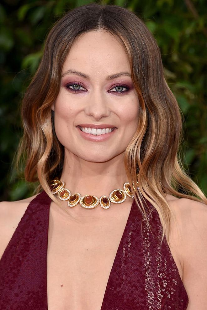 Olivia Wilde matched her maroon eyeshadow to her dress and jewels at the 2016 awards ceremony.
