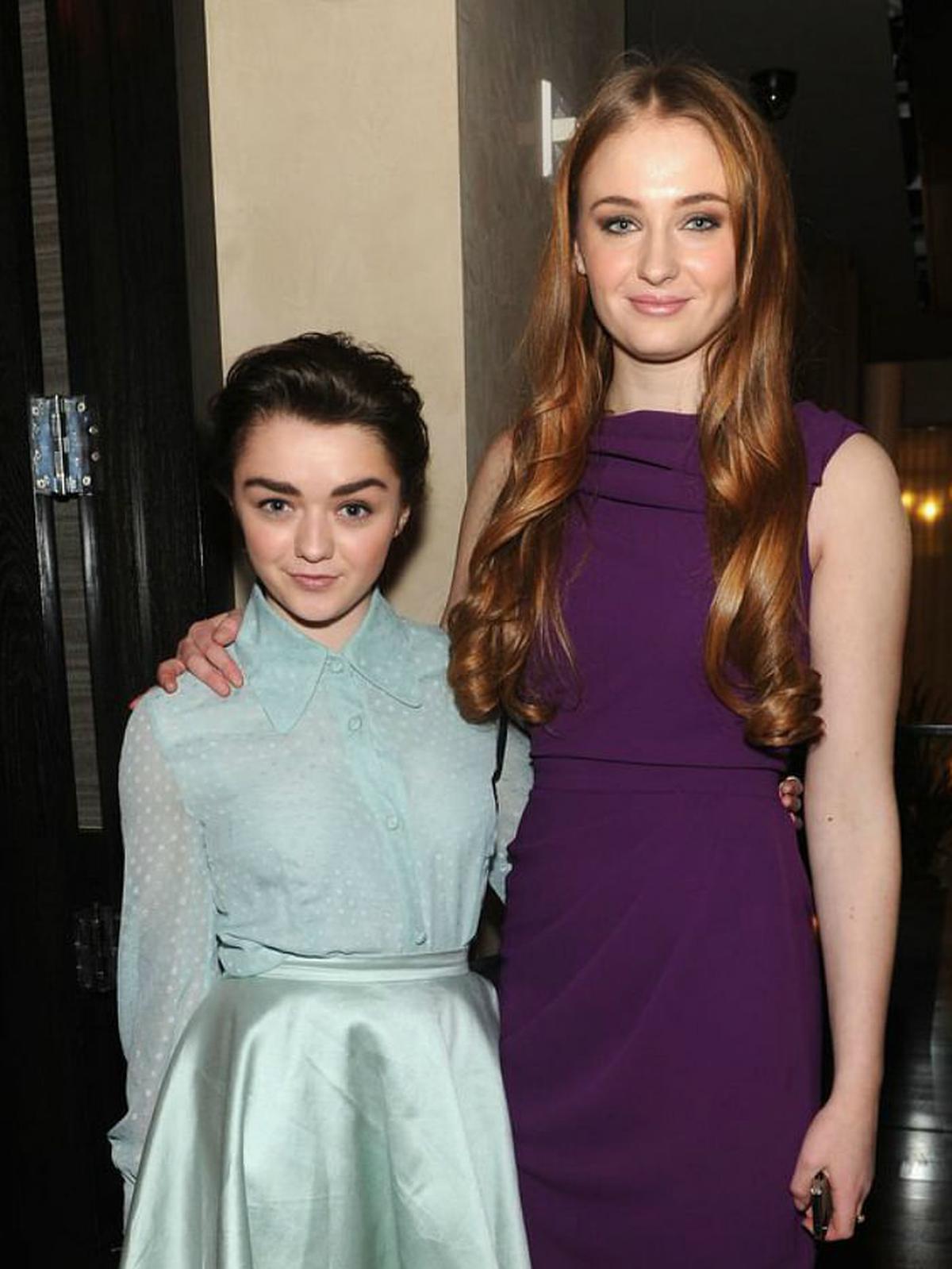 20 Photos of Sophie Turner And Maisie Williams' Friendship | Harper's ...