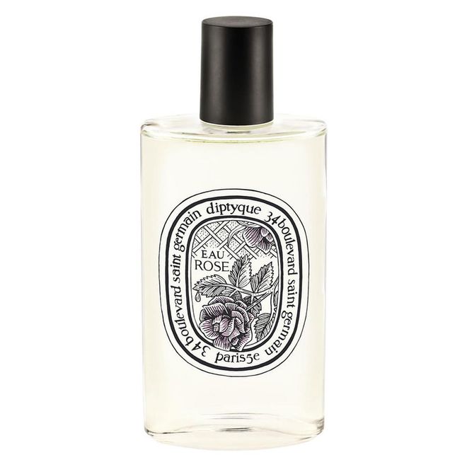 A pristine rose that is neither too heavy nor too light. A fruity opening of lychee and black currant starts the fragrance off on a sweet note before the rose takes charge, powered a large dose of musk. <b>It's straightforward and authentic, for a no-nonsense woman who tells it like it is. </b>