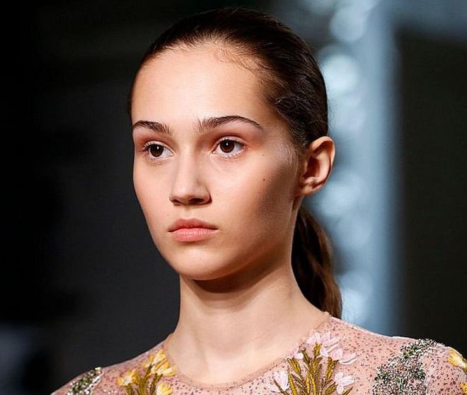 A light wash of earthy tones from taupe to light browns softly define the face.

Photo: Getty Images