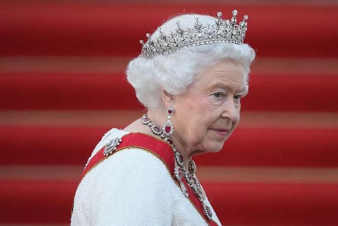 Queen Elizabeth II became Britain’s longest-reigning monarch on September 9 when she surpassed the reign of her great-great-grandmother Queen Victoria. “Inevitably, a long life can pass by many milestones,” she commented. “My own is no exception.”

Photo: Sean Gallup / Getty