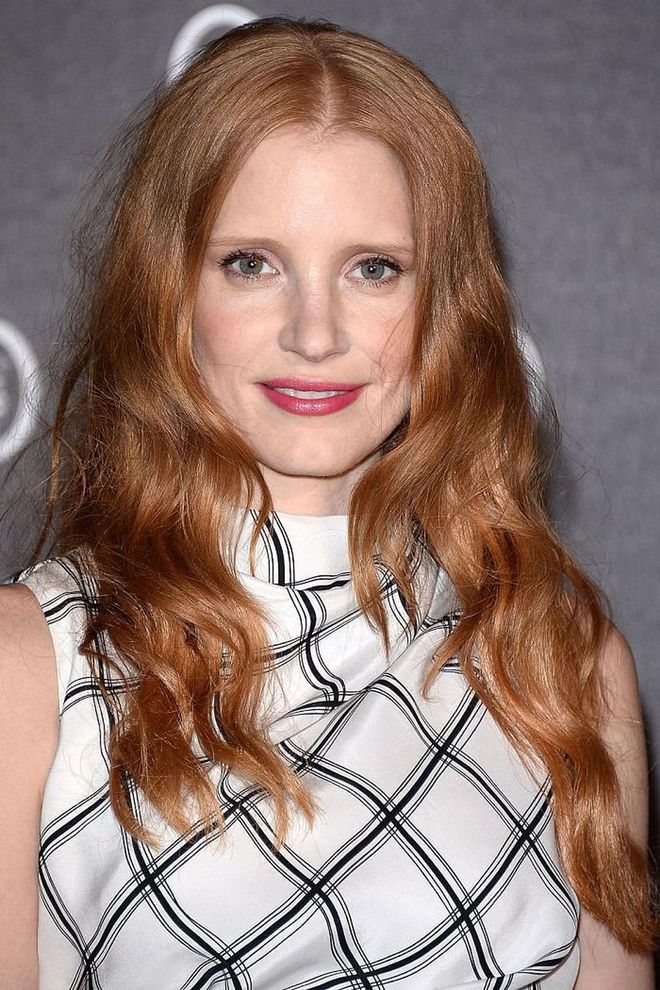 Jessica Chastain's S-wave curls are nicely balanced with a bit of frizz at the roots. Photo: Getty 
