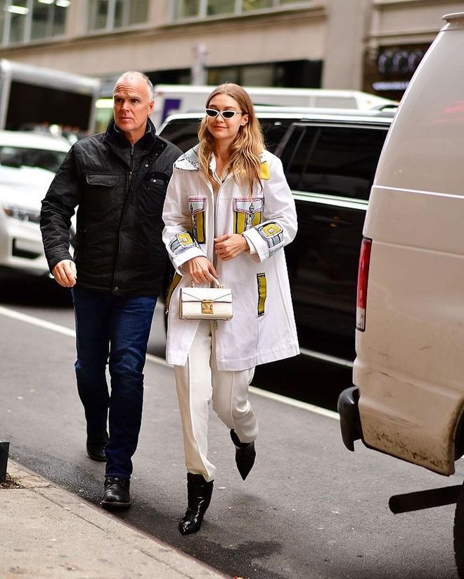 Adding pops of yellow to break up the monotone of this white outfit. Photo: Getty 