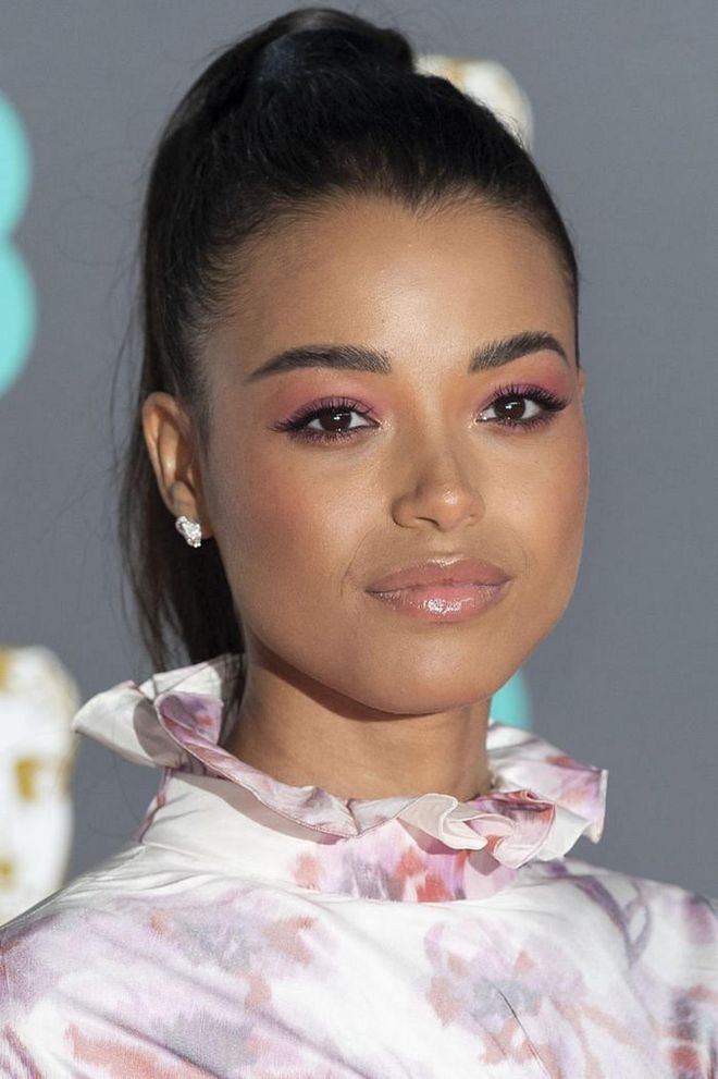 The Charlie's Angels actress swept a pretty blend of pink and violet eyeshadows across her lids, to complement her floral Giambattista Valli dress.

Photo: Mark Cuthbert / Getty