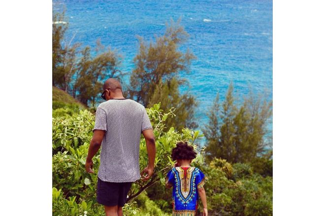 @beyonce snaps a picture of Jay Z and Blue Ivy walked by the ocean. Photo: Instagram