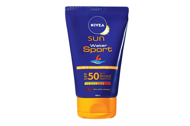 Ideal for water sports, this remains effective in filtering harmful UV rays even after coming in contact with water. Plus, it’s enriched with panthenol which hydrates and protects skin from potential irritants like chlorine or sea salt.
