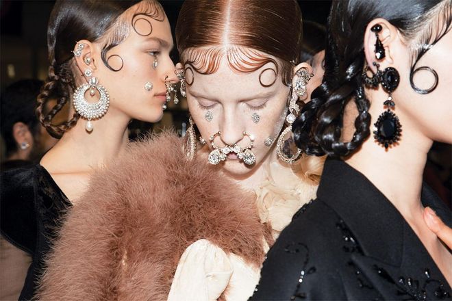 Chola-inspired girls took Givenchy’s fall/winter 2015 runway by storm