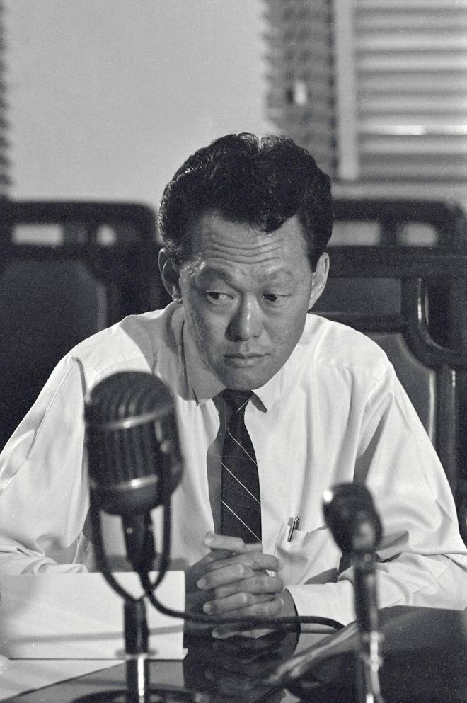 A tentative Lee Kuan Yew at a press conference on 10 August, 1965