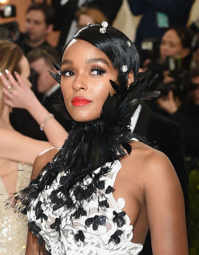Though the sleek bob would have done it as is, Monae took it a step further (as she should!) with the gorgeous sparkly embellishments (Photo: Getty)