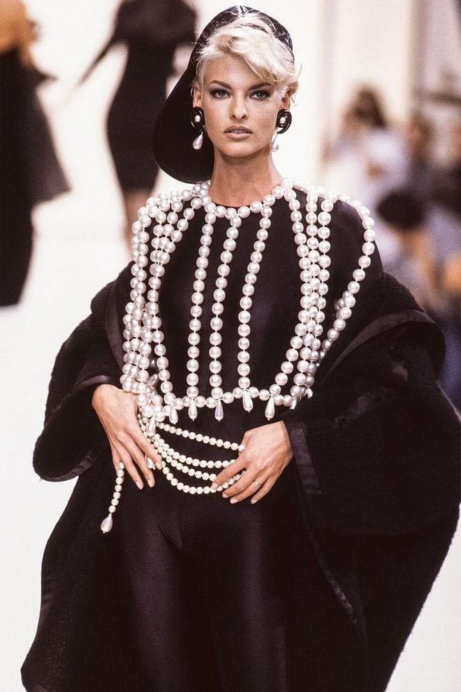 Chanel RTW Autumn/Winter 1991-1992 Fashion Show. Photo: Getty 