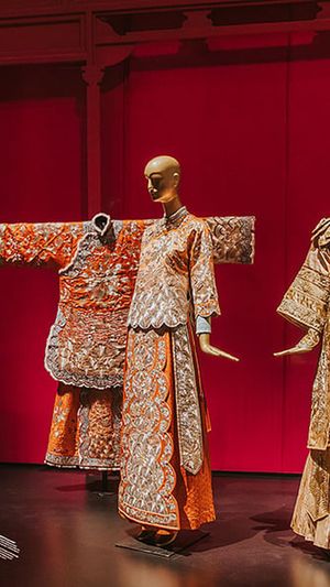 Guo Pei_ Chinese Art and Couture (3). Image courtesy of Asian Civilisations Museum.jpg