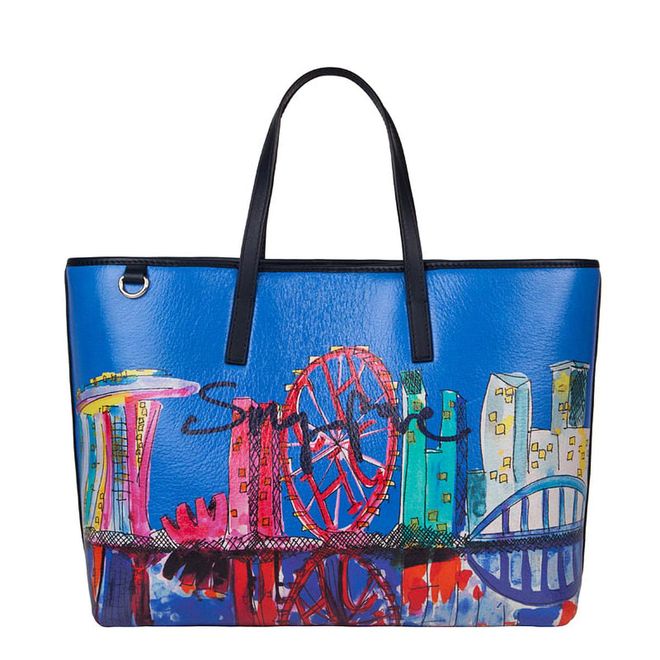 Featuring an illustration depicting the vibrancy and dynamism of Singapore, Carolina Herrera's new Shopping Bag pays tribute to the modern qualities of our isalnd nation.