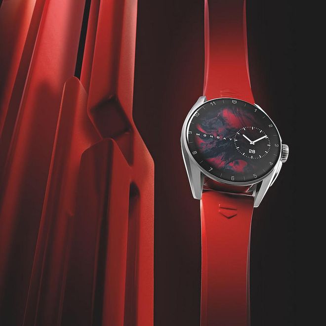 The new 42mm model sporting the new Riverside watch face. (Photo: TAG Heuer)