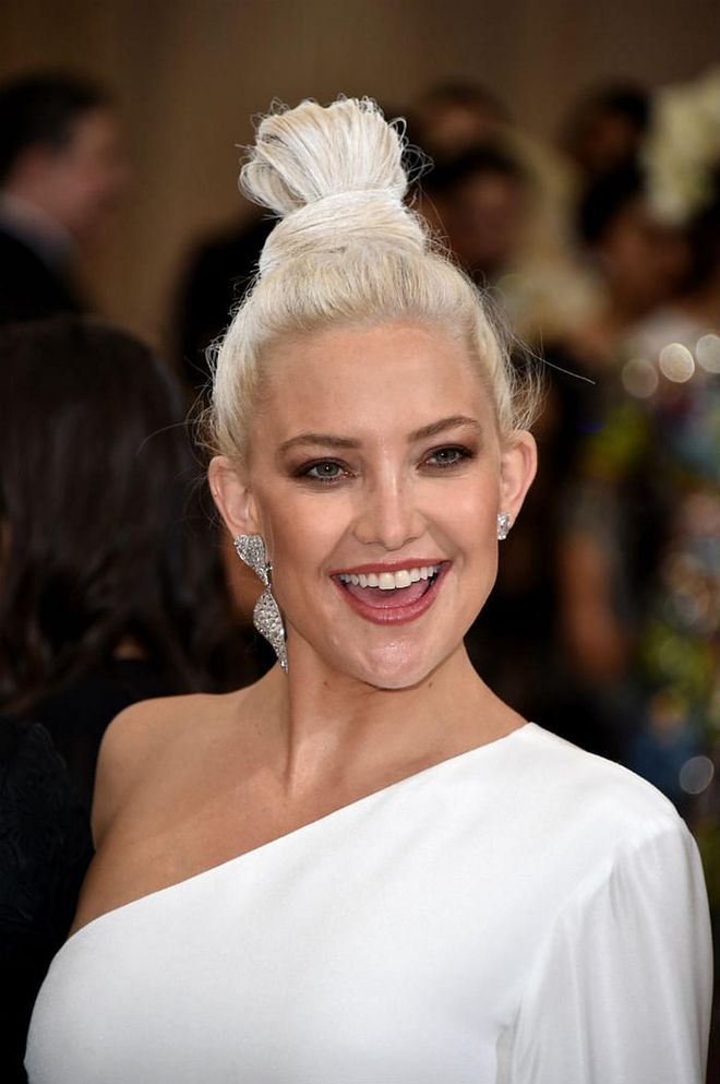 BAZAAR's April 2017 cover girl rocked a textured platinum blonde top knot with cinnamon-tone lips and matching bronze eye shadow (Photo: Getty)
