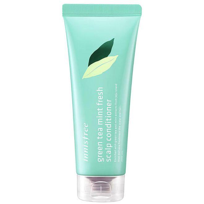 This silicone-free formula contains green tea and mint to regulate sebum production and maintain hair and scalp
hydration without any residue.