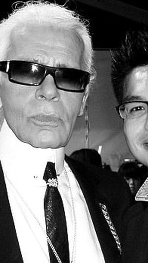 Karl Lagerfeld and Kenneth Goh in Tokyo, December 2004