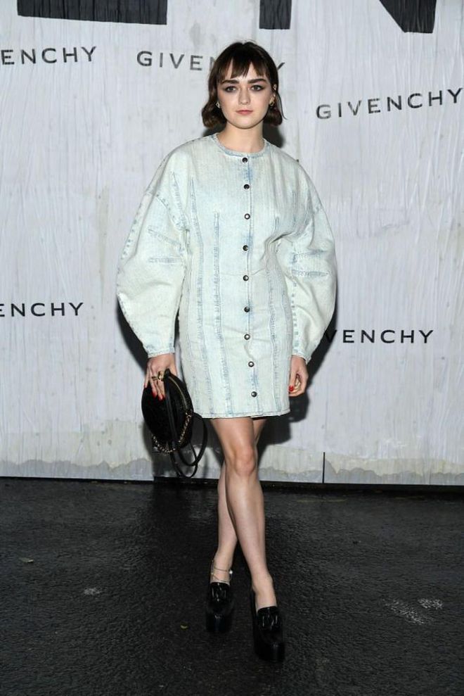 Maise Williams chose a light-wash denim dress with voluminous sleeves for the Givenchy show.

Photo: Getty