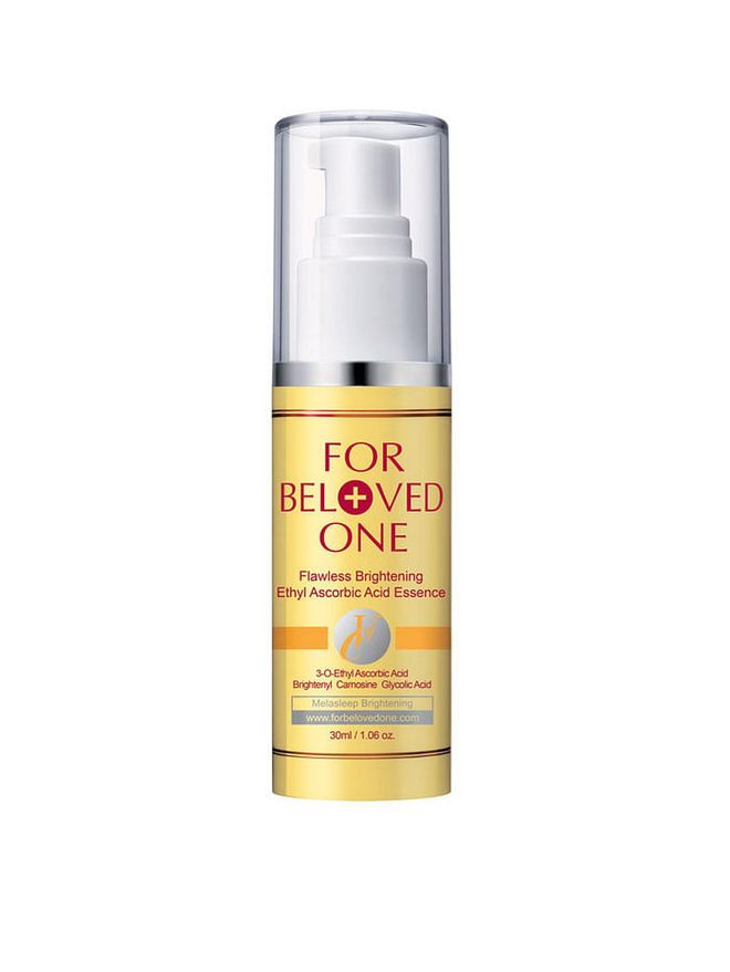 Made specifically for Asian skin that tends to tan easily and produce melanin upon sun exposure, this essence is packed with vitamin C to brighten dark spots, freckles and overall dullness. It also helps inhibit melanin production to help reduce the chances of dark spots forming. Great for anyone suffering from hyperpigmentation issues.  