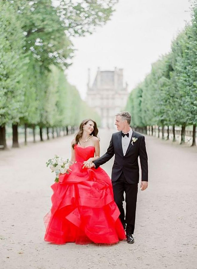 For her wedding in the streets of Paris, one bride shied away from tradition, picking a stunning red Vera Wang gown. Walking through the Tuileries Gardens with her groom, the pair light up the beautiful surrounding greenery.

Via Greg Finck

