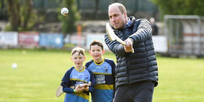 William also tries his hand at the game during an engagement at Salthill Knocknacarra GAA Club, as two boys look on in the background.

Photo: Getty