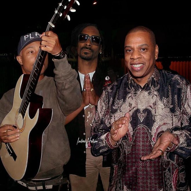 Jay Z's collaborating with his good pals, Snoop Dog and Pharrell for a new dangdut remix of his latest 4:44 album. It's going to be lit! 