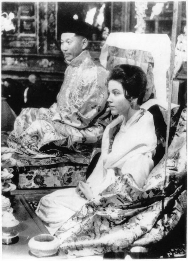 Hope Cooke was a member of the aristocracy in Monaco and a student at Sarah Lawrence University studying Asian studies when she met the the recently widowed Crown Prince of Sikkim in Darjeeling, where she was taking a course in typing. The two were engaged two years later, and Queen Hope became the queen of Asia's smallest kingdom in the Himalayas.

Photo: Getty