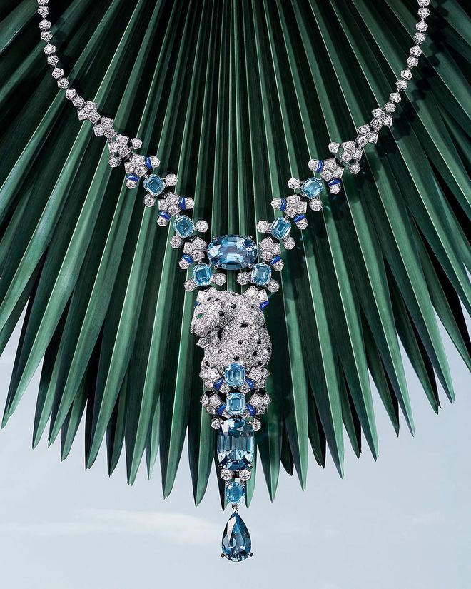 Panthère Givrée necklace in white gold with aquamarines, lapis lazuli, onyx, emerald and diamonds