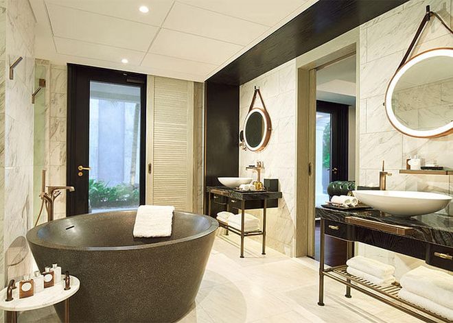 In each of the Suites, you can expect a double vanity bathroom with rainshower and bathtub.