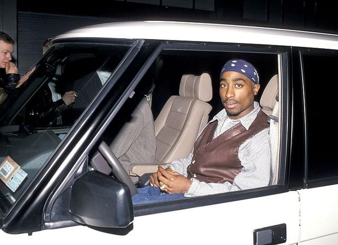 The late rapper leaves a party in his Range Rover, 1994. Photo: Getty 