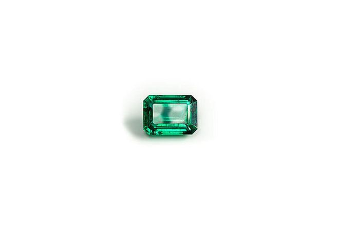 Close to 10 carats, this emerald is beautifully cut to accent the natural brilliance and colour of the stone. Photo: courtesy of an Arte Oro client.