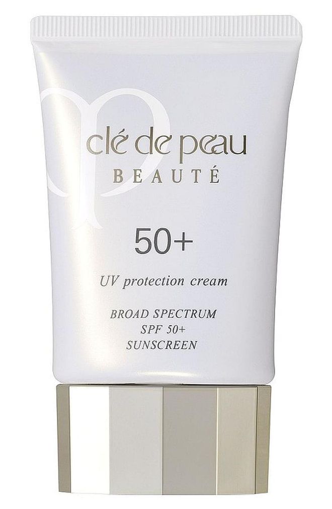 Why we love it: Contains a slew of antioxidant ingredients to pamper the skin, and also Illuminating Complex EX (a blend of platinum golden silk and pearl elements) to reduce the appearance of damage. (Photo: Clé de Peau Beauté )