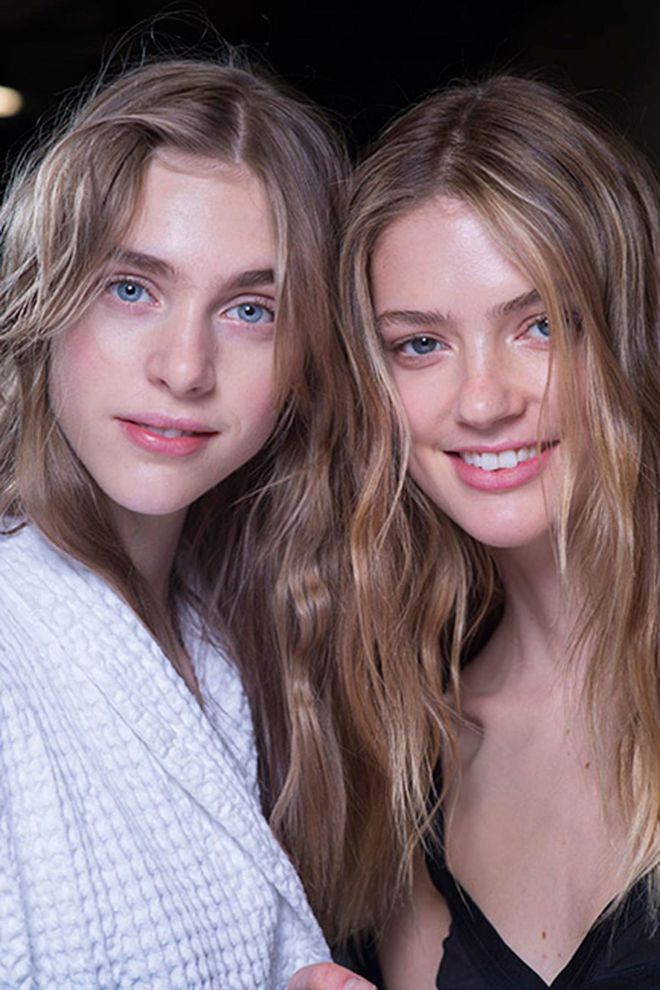 Gucci kicked off Milan Fashion Week with two effortless beauty looks. The majority of the models had radiant, nude make-up with undone, loose hair, while a sprinkling of girls were given a reddy-pink, matte lip.