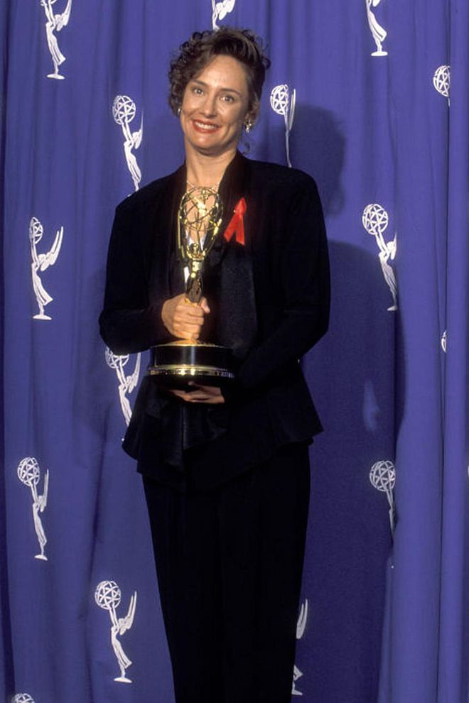 Metcalf wore a classic black pantsuit when she won her Emmy for Outstanding Supporting Actress in a Comedy Series for her role on Roseanne in 1993. 