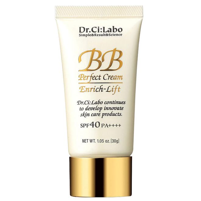 Combining skincare and makeup properties, this 
do-it-all BB Cream also tightens and plumps 
for firmer, tauter skin. 