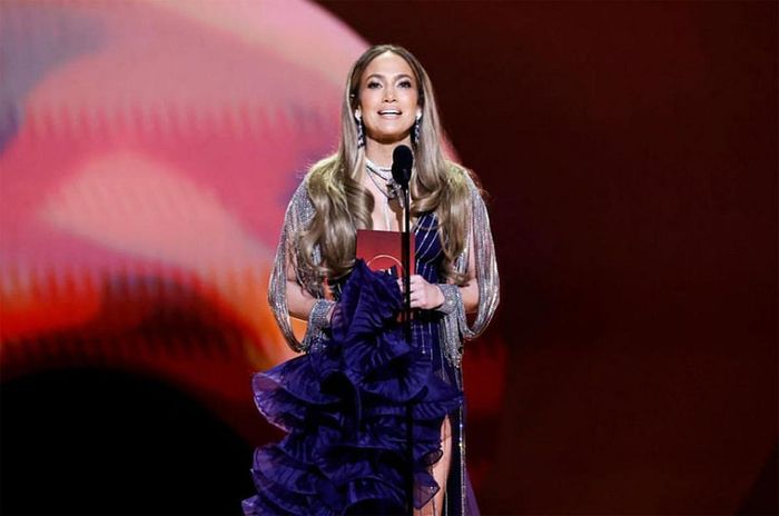 Jennifer Lopez Looks So Elegant in a Backless Low-Cut Sundress