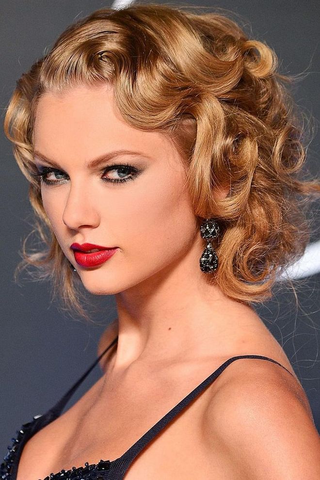 Swift plays the retro role with a head of silky smooth pin curls. Photo: Getty