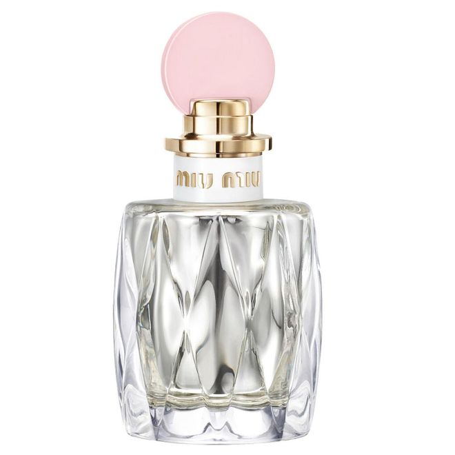 Unlike the previous Miu Miu scents which tend to be fresher and airier, this latest version features tuberose as the top note. Opening with a strong statement, the rich, creamy and hypnotising tuberose perfectly sets the stage for drama. Yet as it settles, musk accord and the brand’s signature Akigalawood surface to provide a lighter, well-rounded effect. Couple that with its modern silver and pastel pink bottle and it’s a winning combination of sensuality and tongue-in-cheek playfulness.