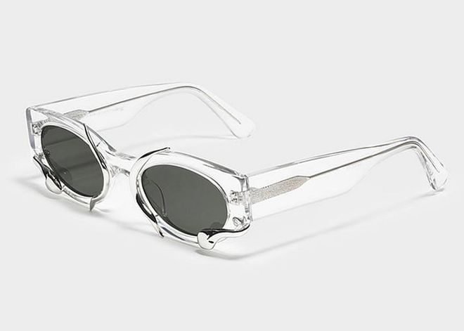 Up the street style cred of your sporty friend with this latest pair of collaborative shades. 