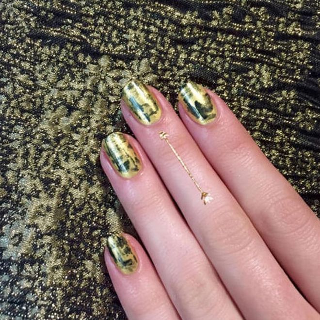 Layer gold and black pearl-infused polishes for an opulent, abstract look.
@jinsoonchoi