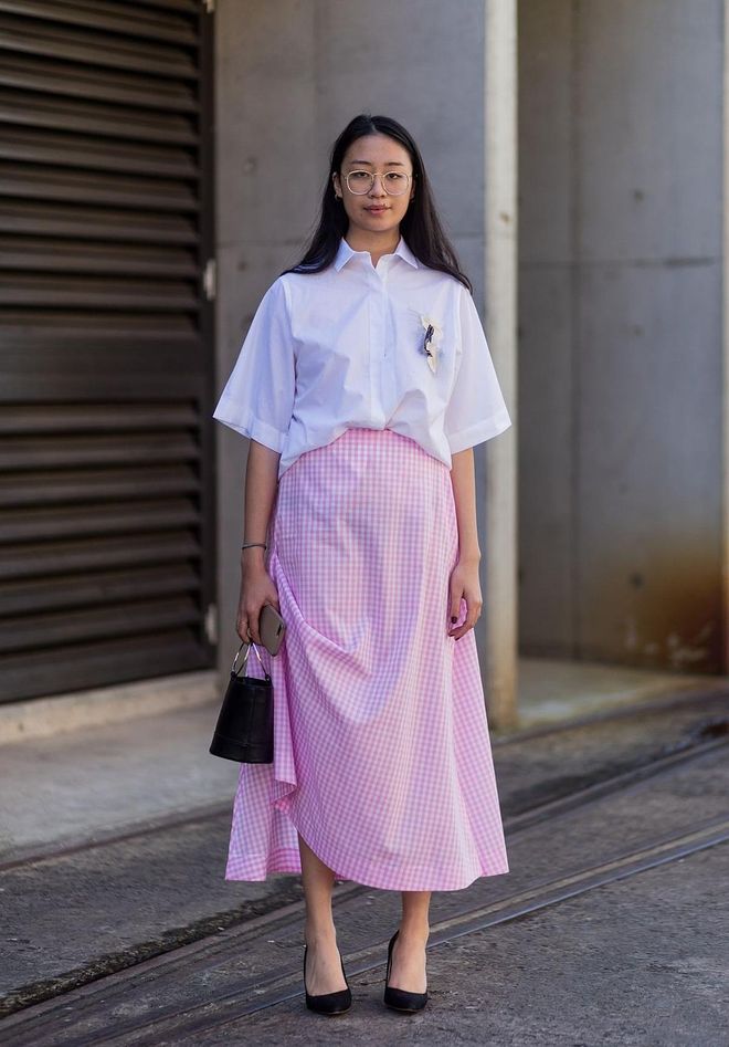 A guest wearing a pink long skirt. Photo: Getty
