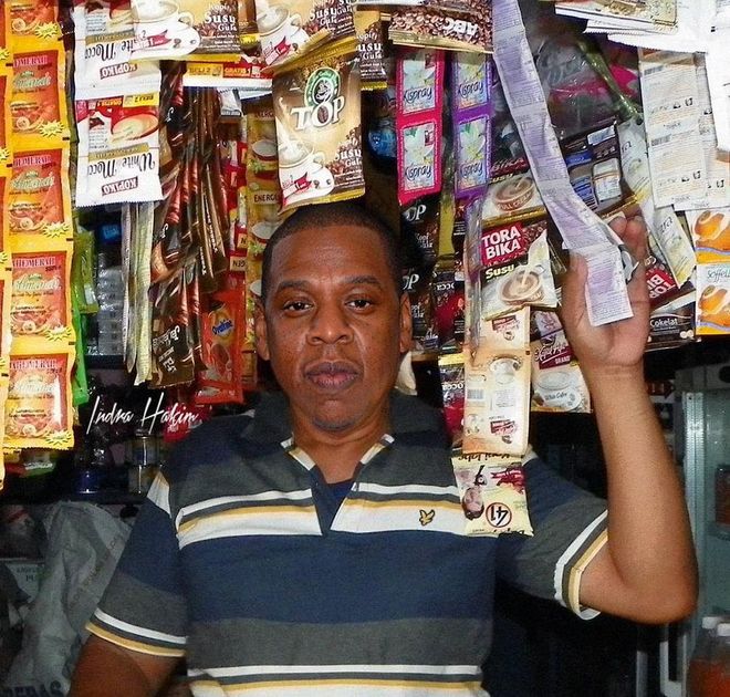 Jay Z running one of his many side businesses as a well-to-do warung owner. He looks absolutely enthused to help. 