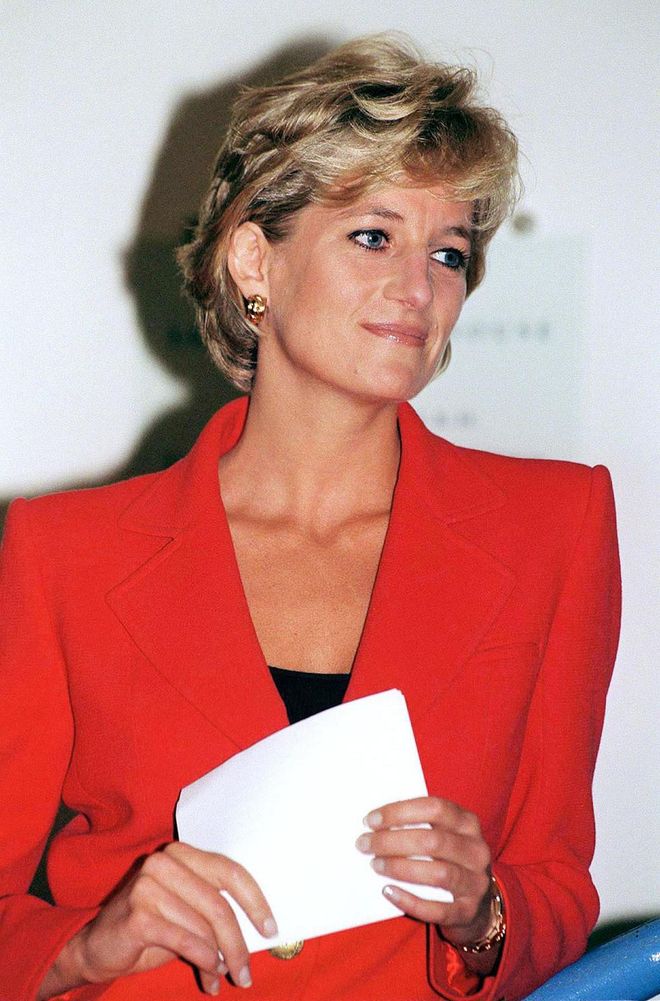 Diana was famous for writing thank you cards to anyone that gave her a gift. She reportedly wrote thank you notes to the thousands of people who brought gifts to Prince William after he was born. Today, some of her handwritten letters have been auctioned off for anywhere from $2,000 to $2o,000, depending on the content and uniqueness of the note.
Photo: Getty