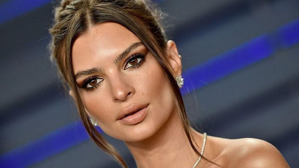 Emily Ratajkowski Doubles Down On Denim At A Knicks Game In NYC