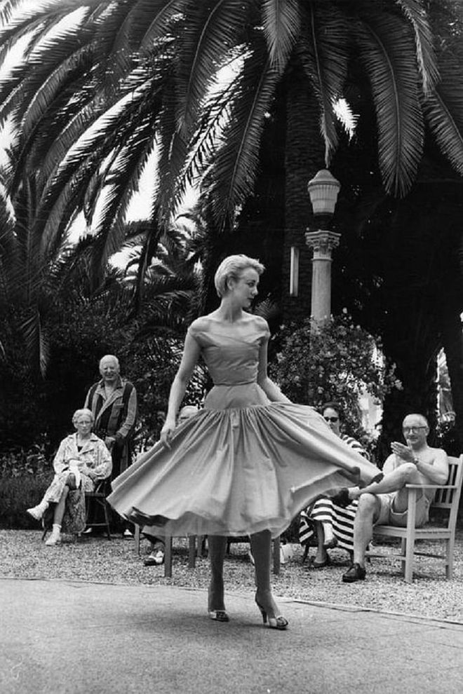 British model Jean wearing a summer dress in the gardens of the Hotel Mediterraneo San Remo.

Photo: Getty