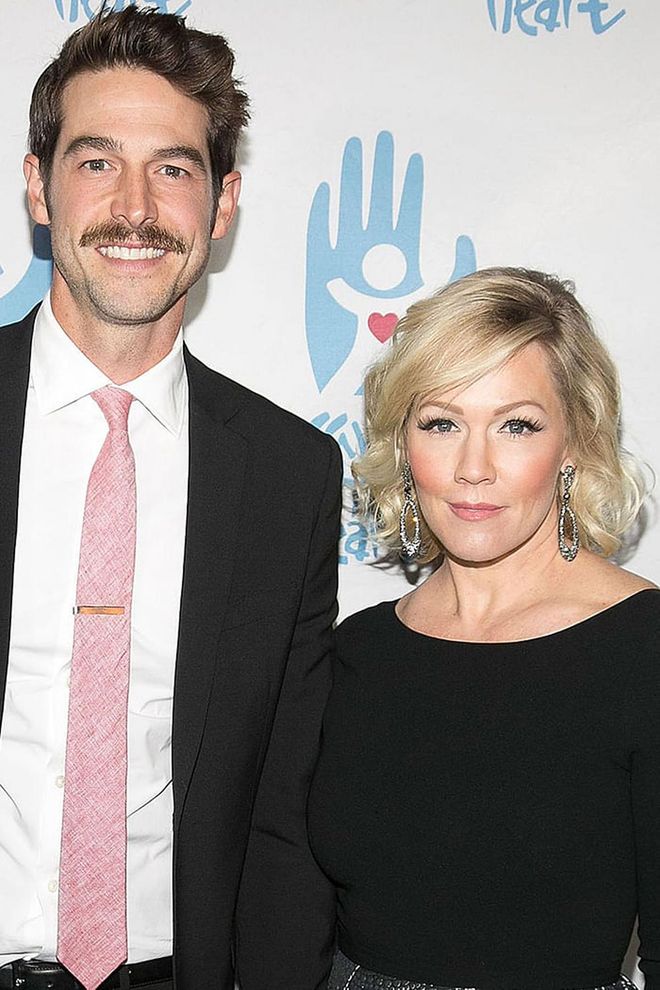 This April, Beverly Hills, 90210 alum Jennie Garth's husband Dave Abrams filed for divorce after three years of marriage.

Photo: Getty